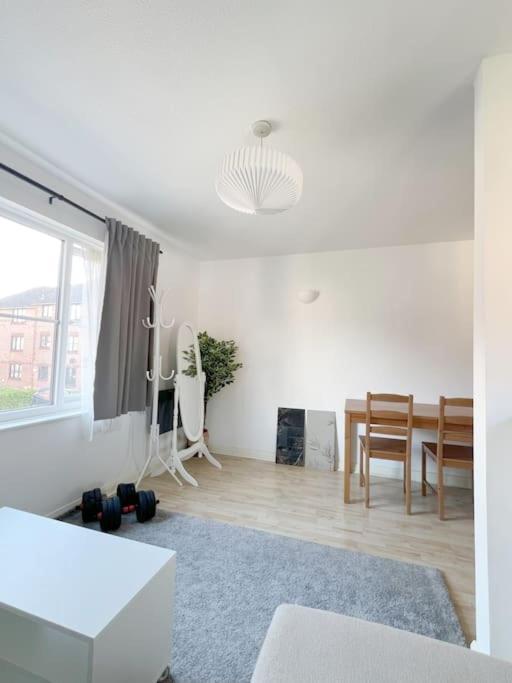 Colliers Wood 1 Bed South London Short Stay Mitcham Eksteriør billede