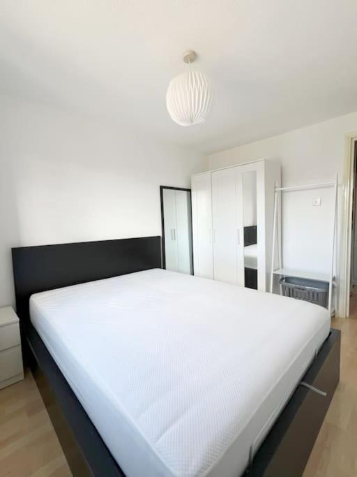 Colliers Wood 1 Bed South London Short Stay Mitcham Eksteriør billede